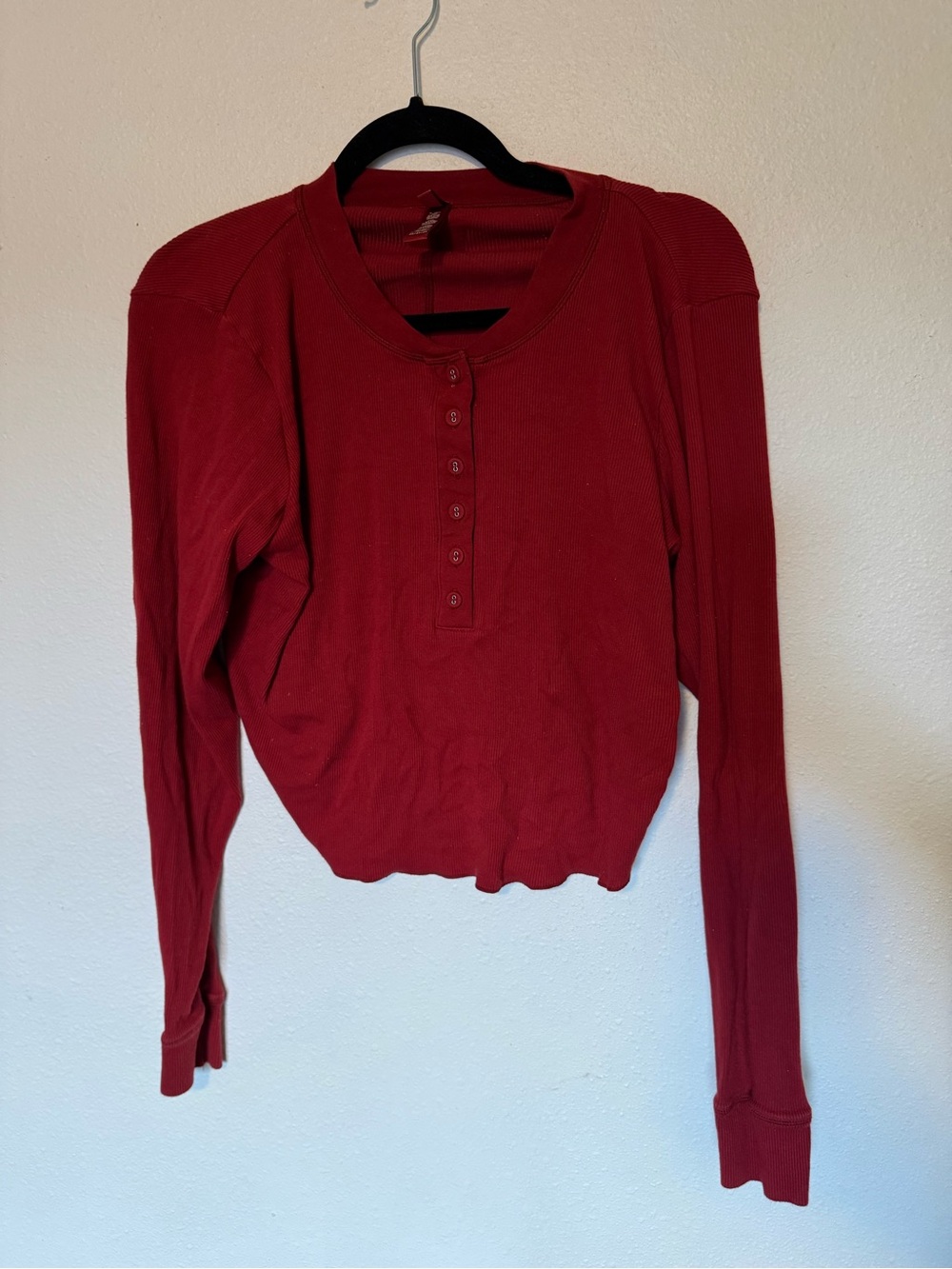 SKIMS Long-Sleeve Ribbed Henley Top - Red crop top 3x